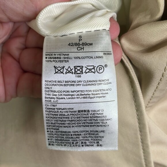 Banana republic classic tan trenchcoat - Picture 9 of 10